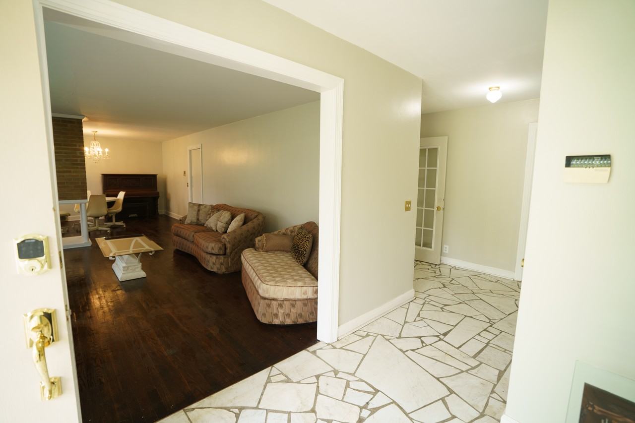 3509 Geneva Cir - Photo 3 of 17