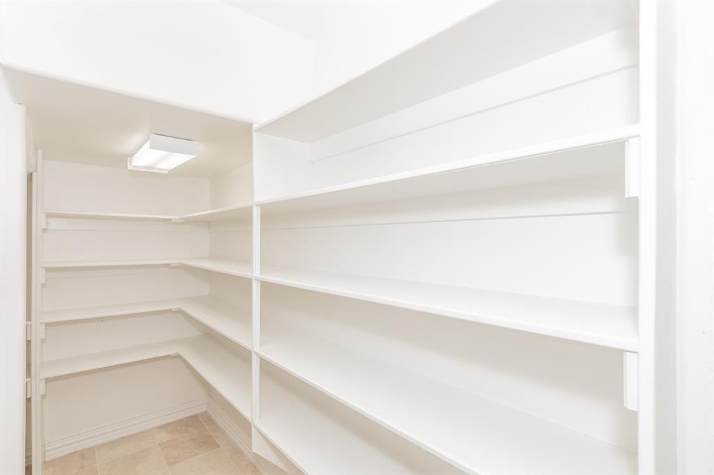 1004 Drake Dr - Photo 2 of 24