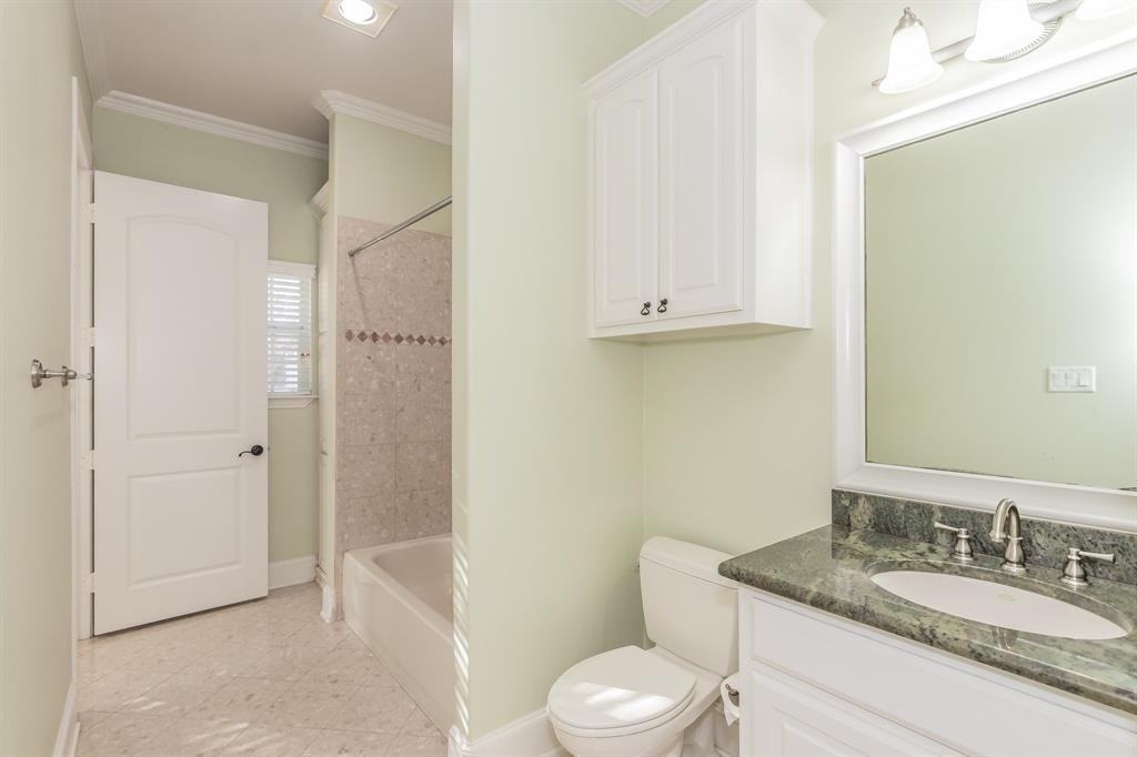 1004 Drake Dr - Photo 3 of 24