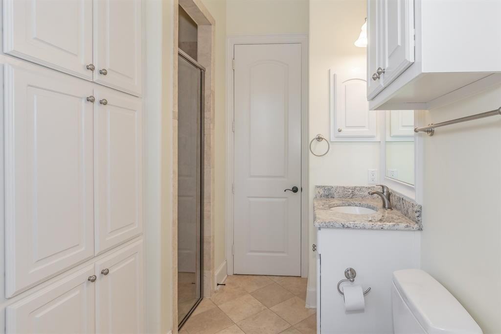 1004 Drake Dr - Photo 4 of 24