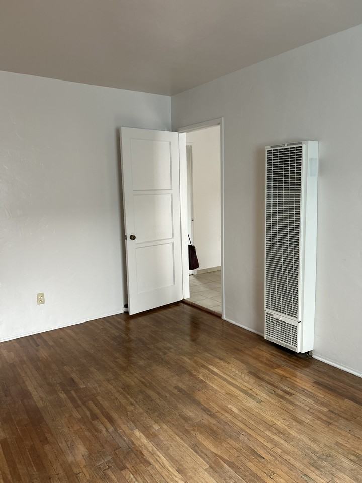 4012 Illinois St #4012-1-2 - Photo 3 of 10