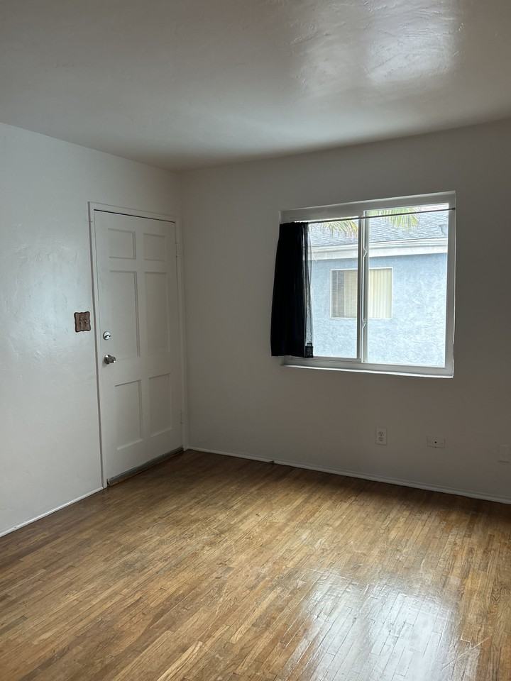 4012 Illinois St #4012-1-2 - Photo 6 of 10