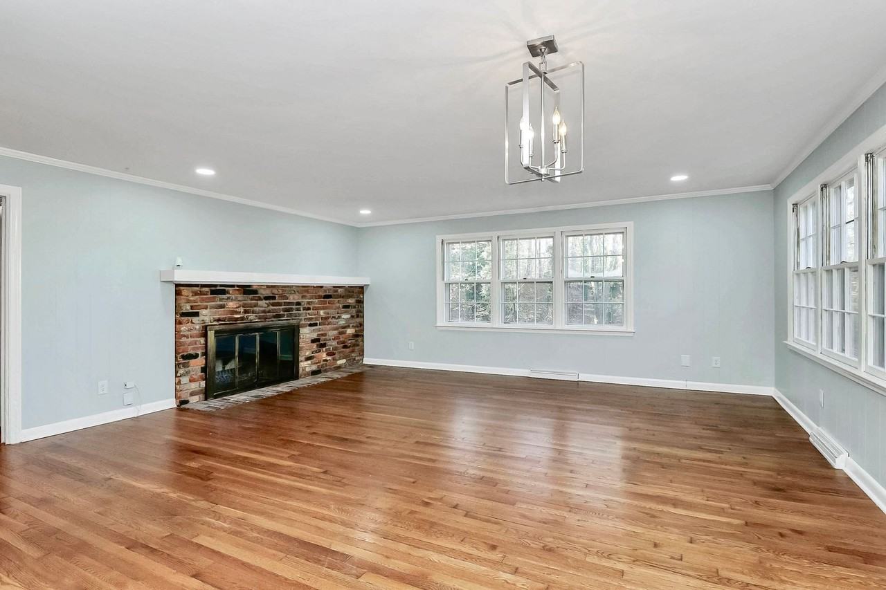 8101 Kerrybrook Cir - Photo 4 of 21