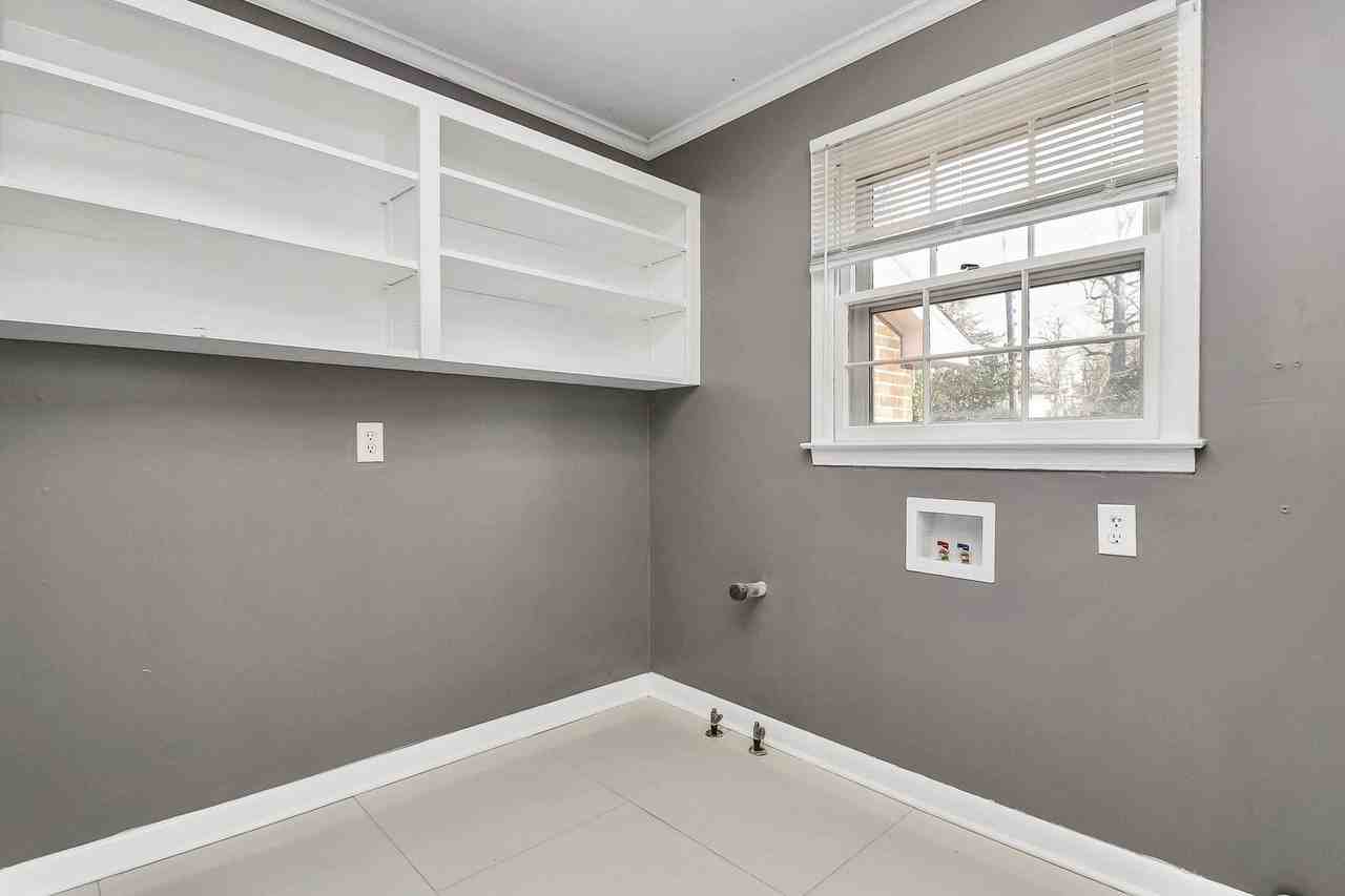 8101 Kerrybrook Cir - Photo 6 of 21