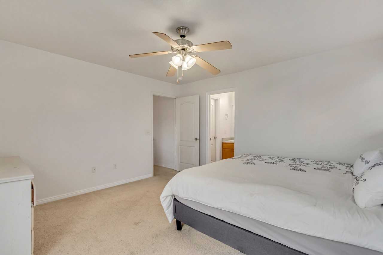 7611 S Yellowwood Ln - Photo 3 of 20