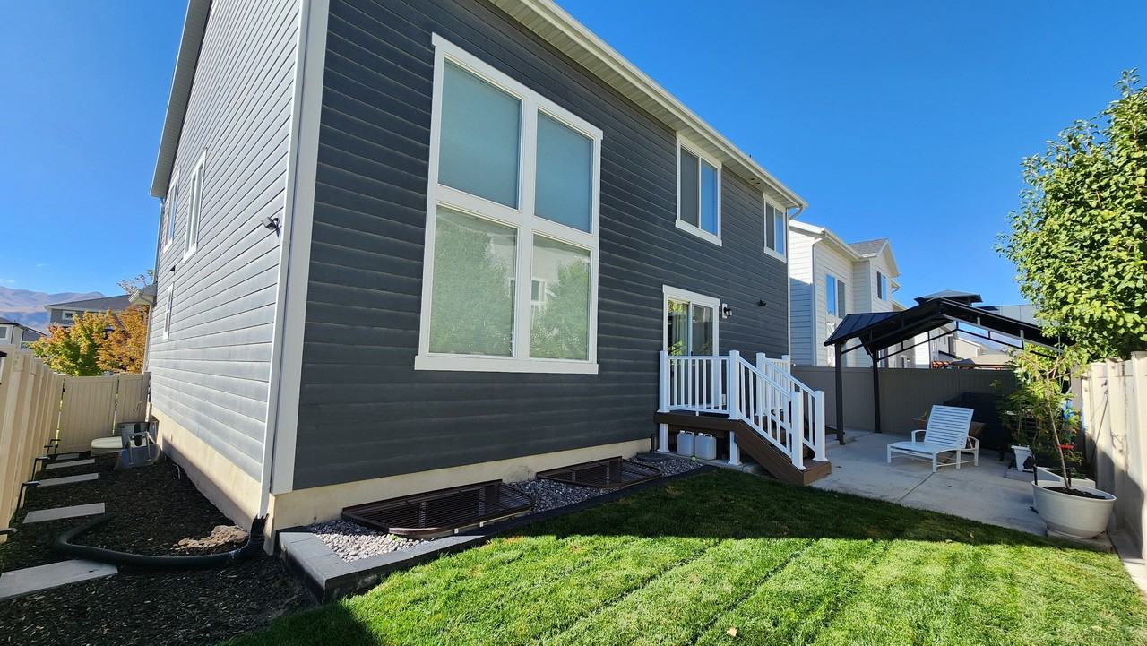 1742 W Valcrest Dr - Photo 2 of 50