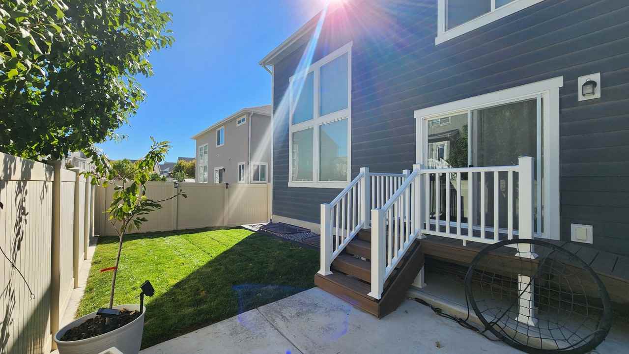 1742 W Valcrest Dr - Photo 3 of 50