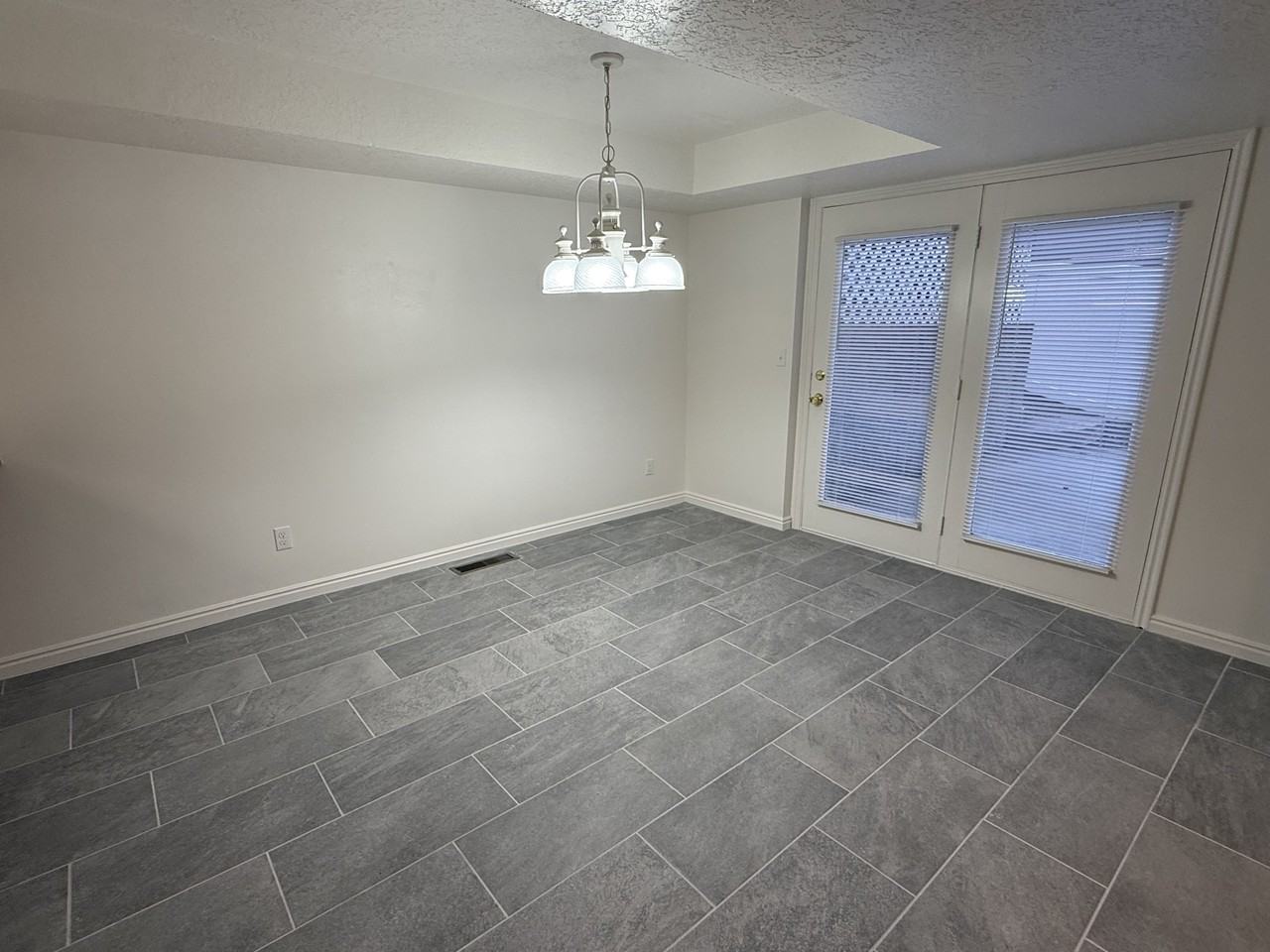 1186 E St - Photo 5 of 21