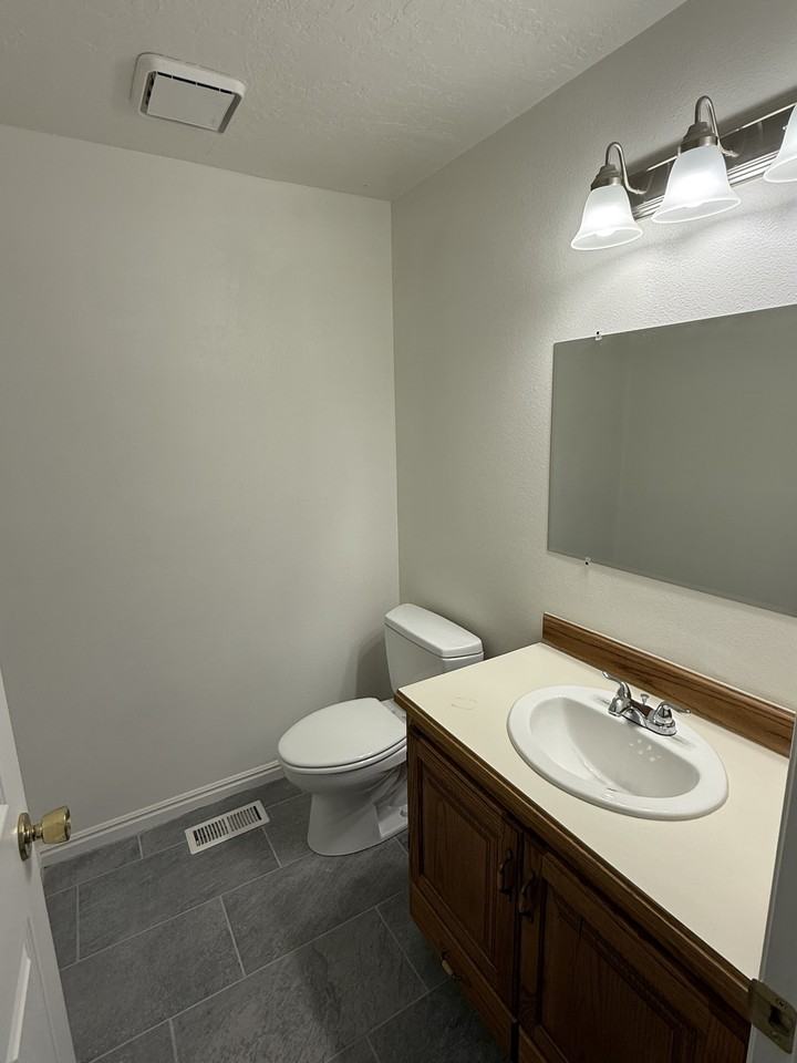 1186 E St - Photo 6 of 21