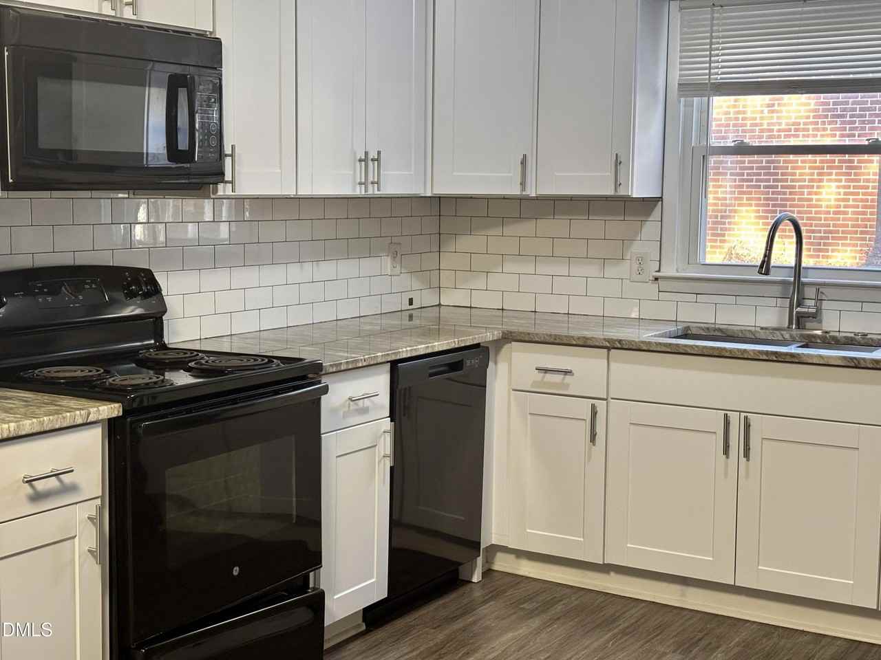 1019 Greenwich St - Photo 2 of 23