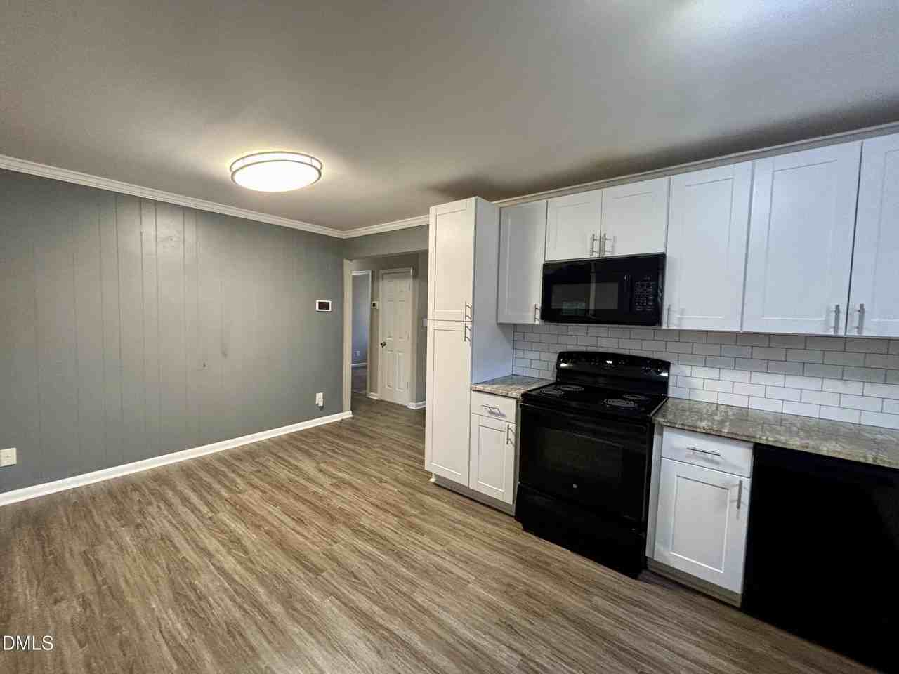 1019 Greenwich St - Photo 4 of 23