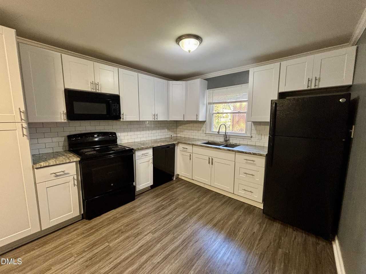 1019 Greenwich St - Photo 5 of 23