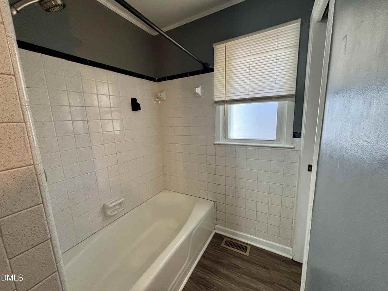 1019 Greenwich St - Photo 6 of 23