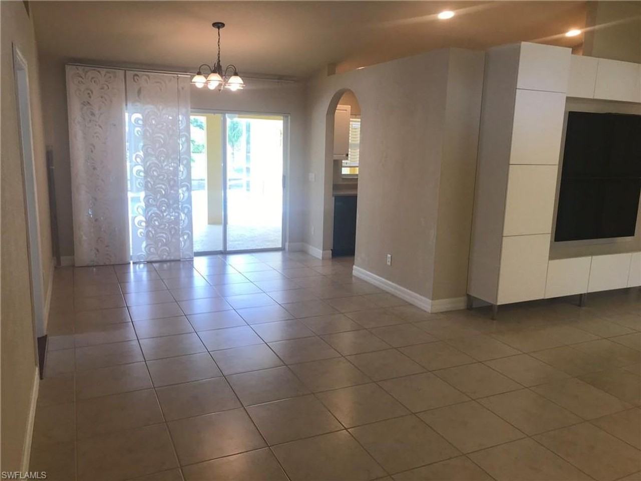 137 Se 16th St - Photo 3 of 42