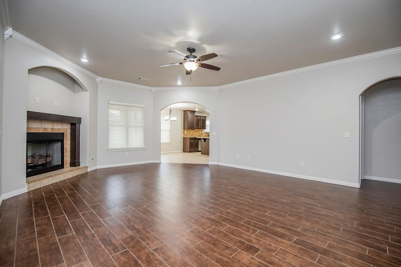 6105 S 38th St - Photo 2 of 20