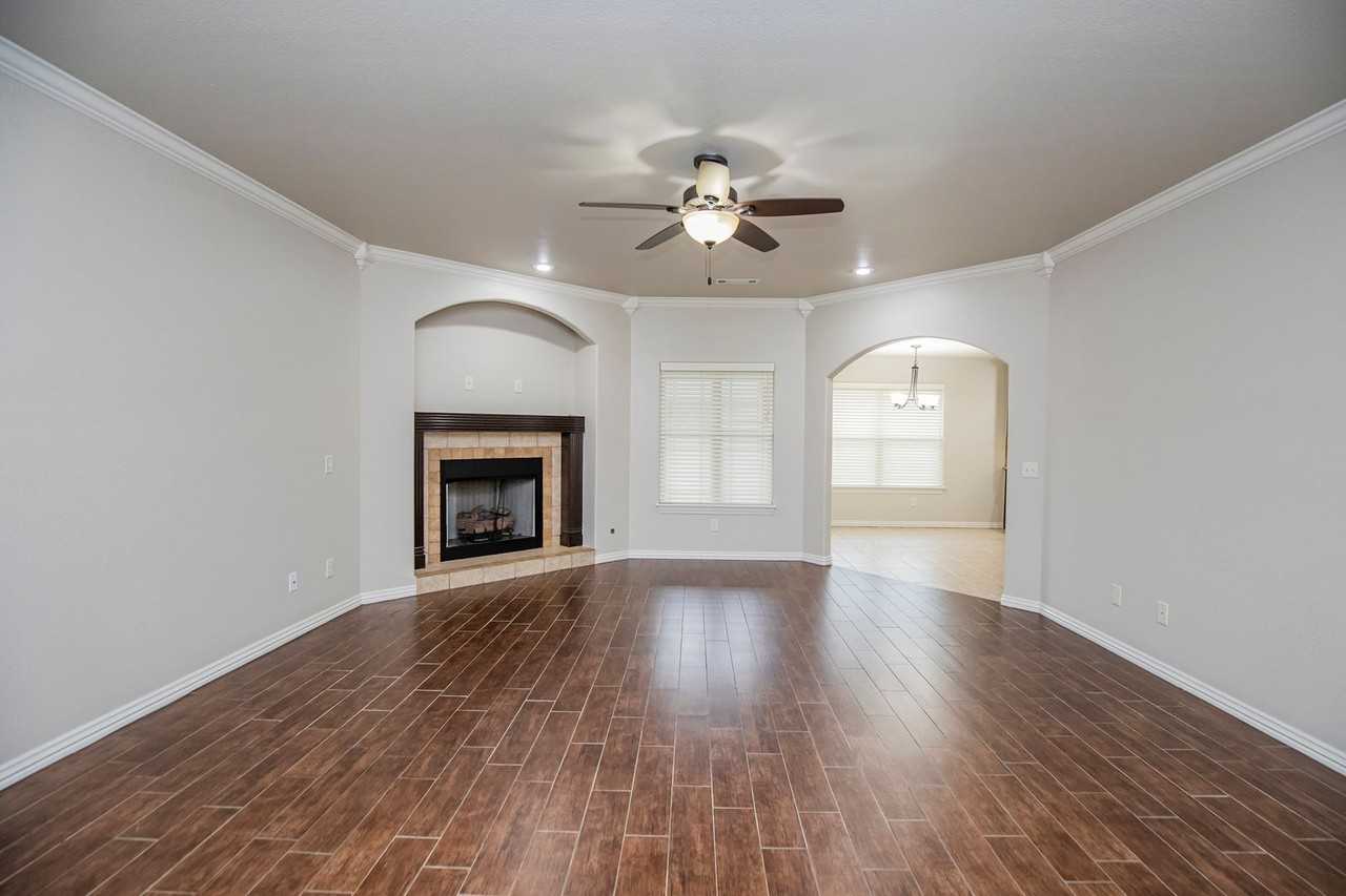 6105 S 38th St - Photo 3 of 20