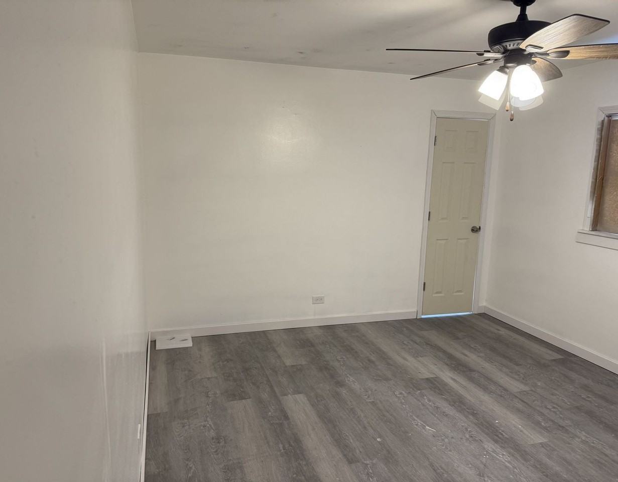 1104 E 156th Pl - Photo 4 of 14