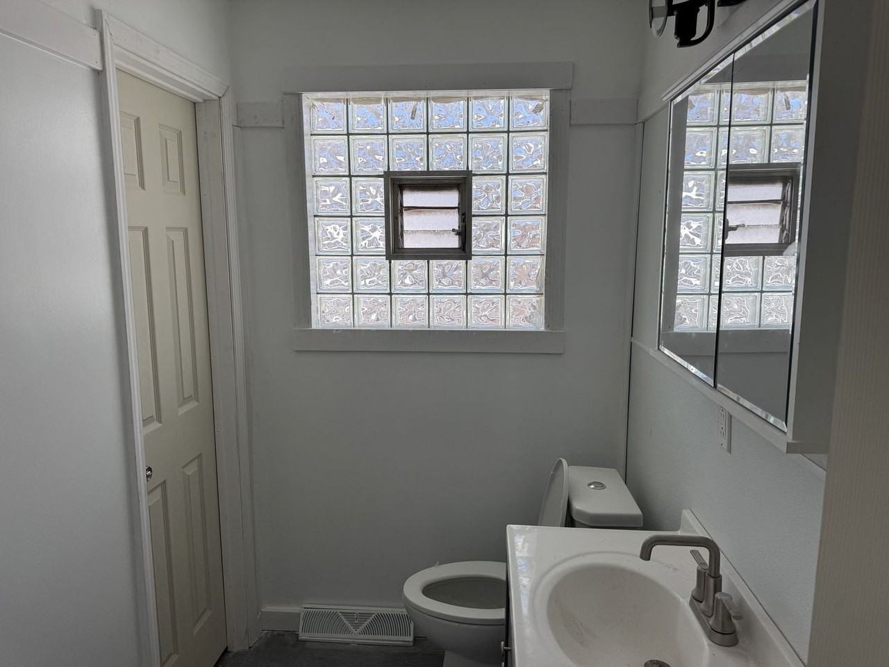 1104 E 156th Pl - Photo 7 of 14