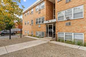 featured image of 5 W Oakland Ave