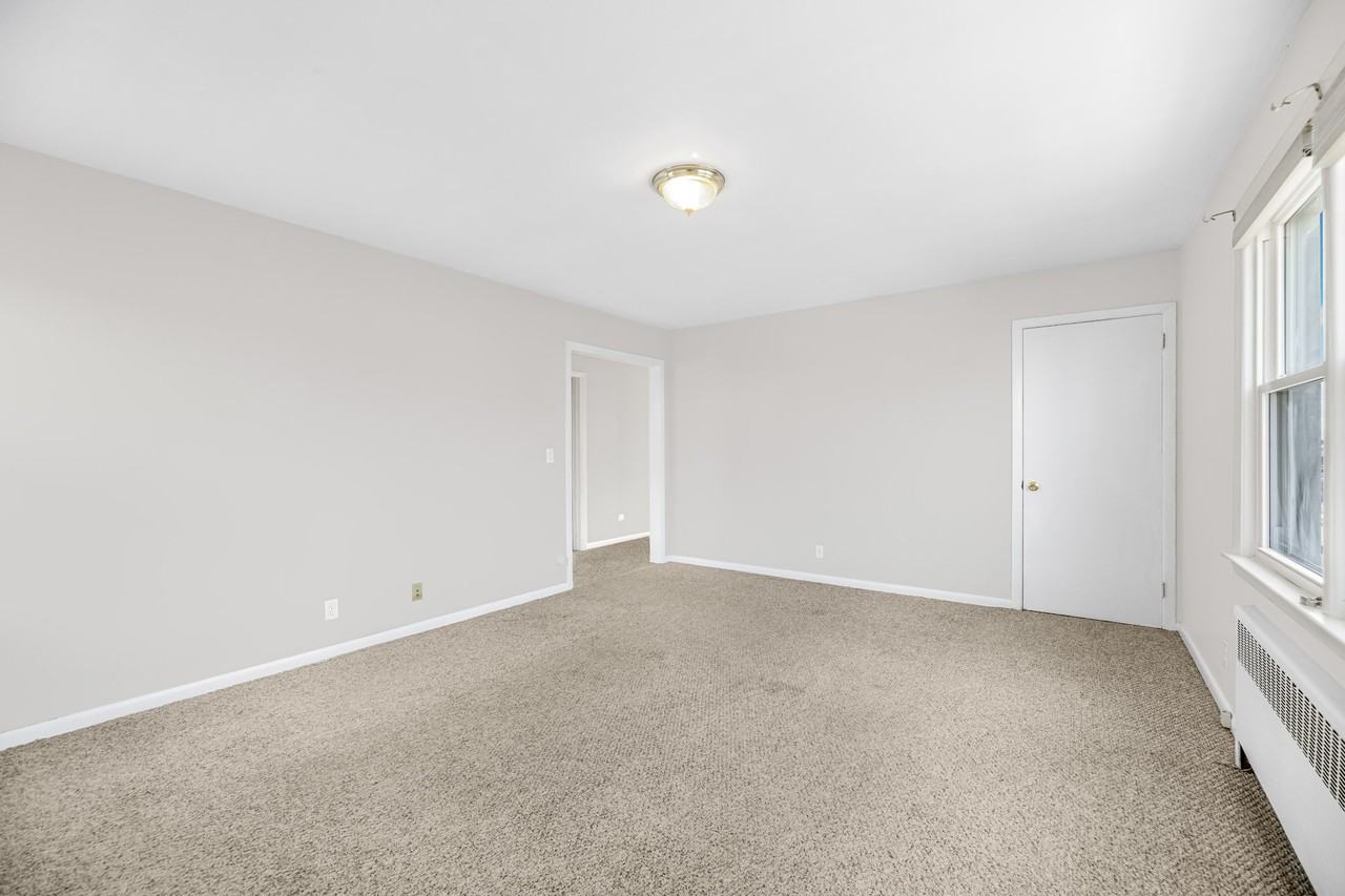 120 Woodside Ave - Photo 4 of 12