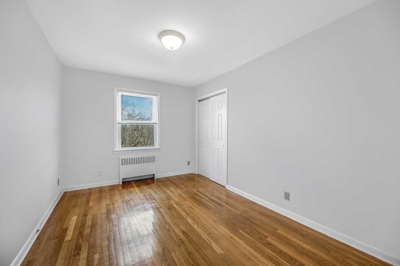 120 Woodside Ave - Photo 7 of 12