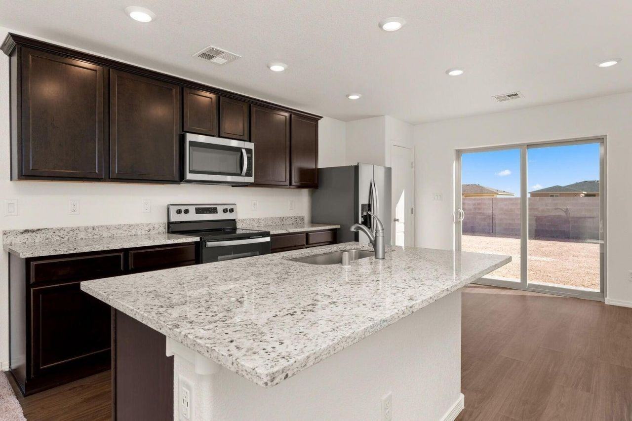 2615 Desi Loop - Photo 2 of 5