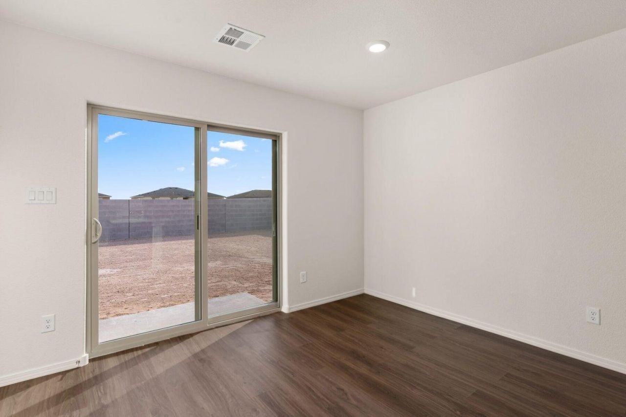 2615 Desi Loop - Photo 3 of 5