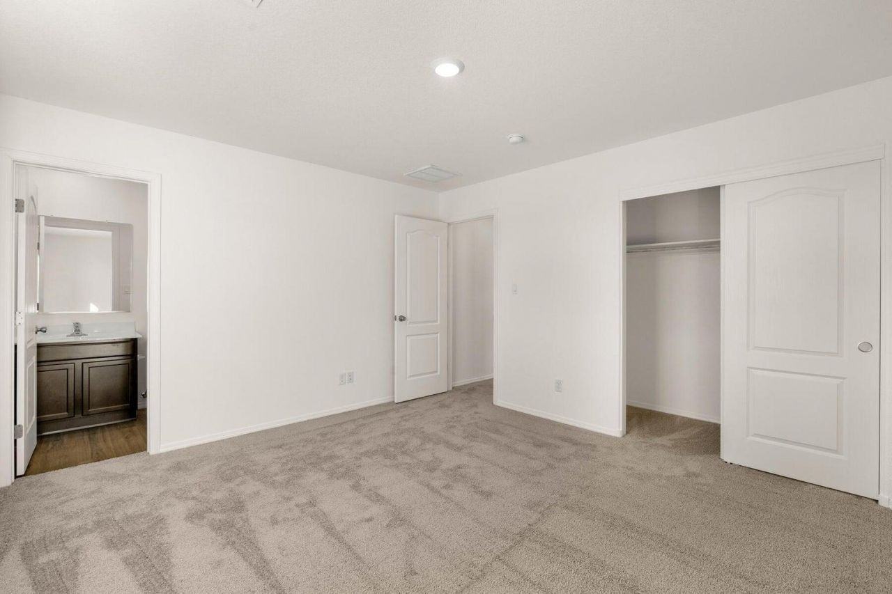 2615 Desi Loop - Photo 4 of 5