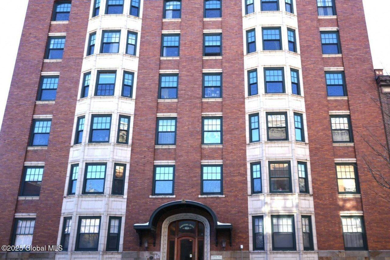 352 State St Apt 6a - Photo 2 of 29