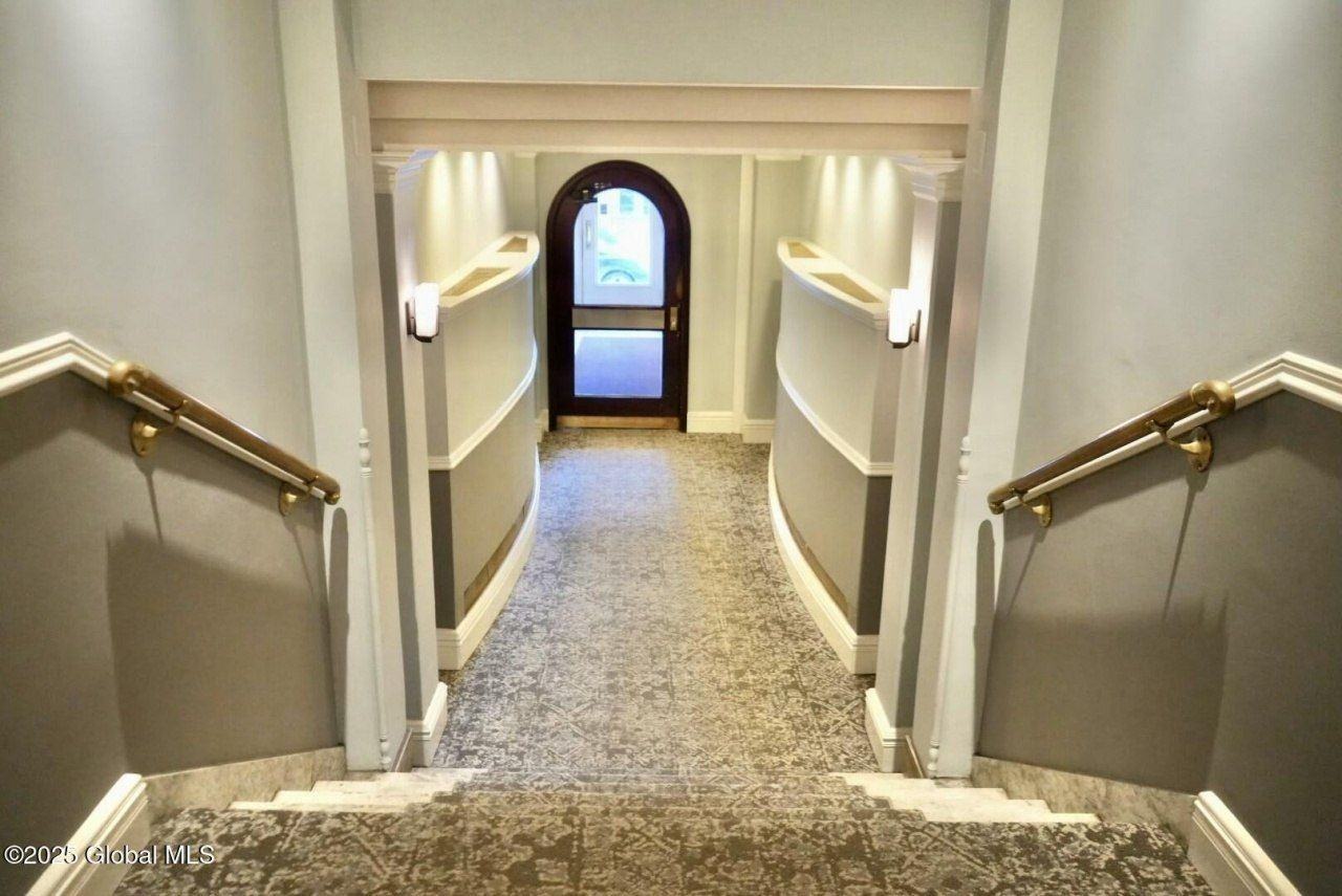 352 State St Apt 6a - Photo 3 of 29