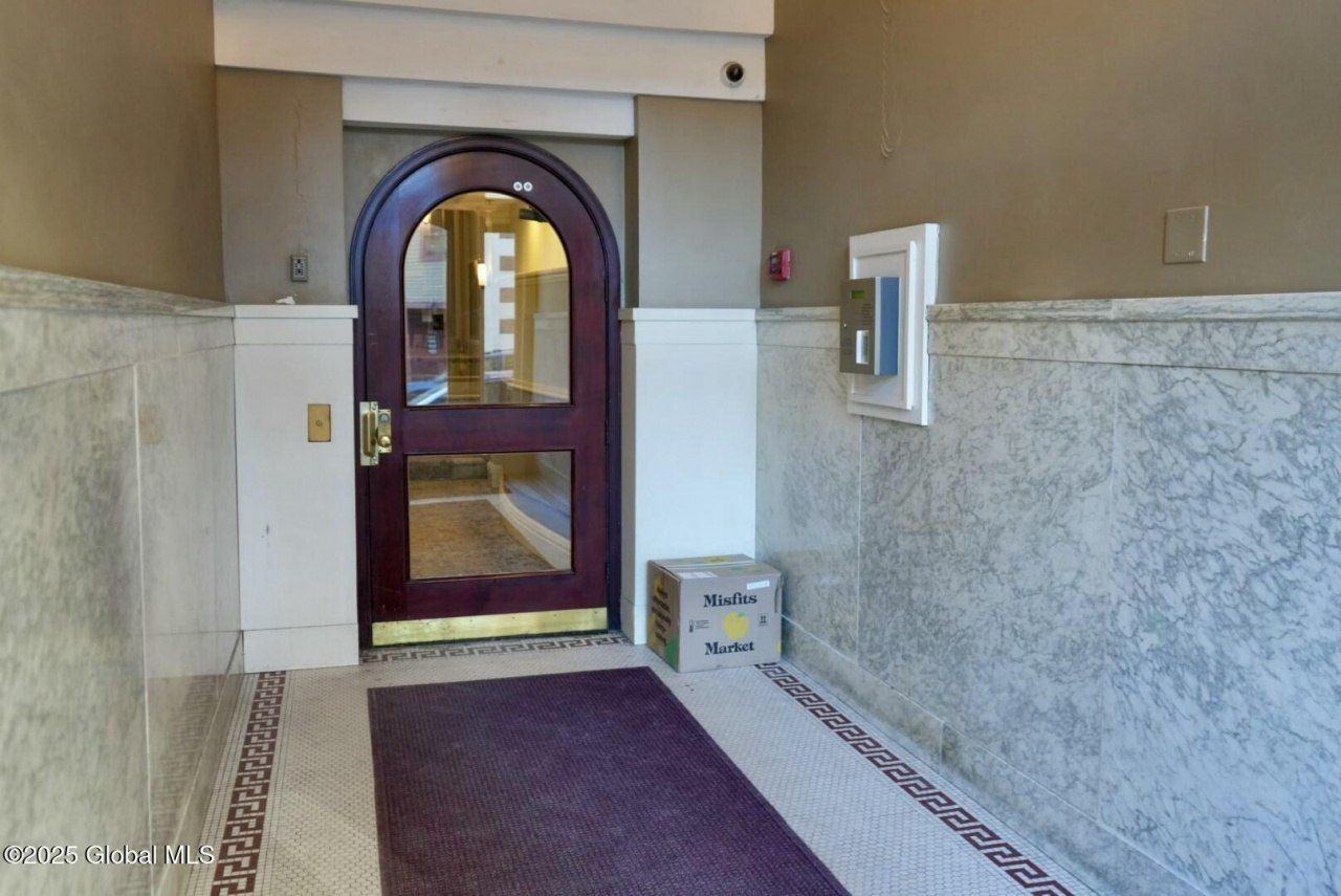 352 State St Apt 6a - Photo 5 of 29