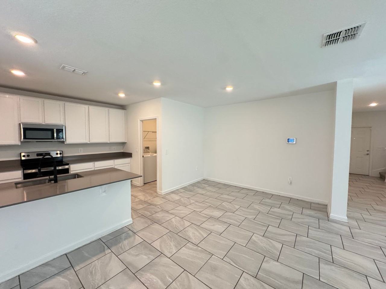 554 Jett Ln - Photo 7 of 50