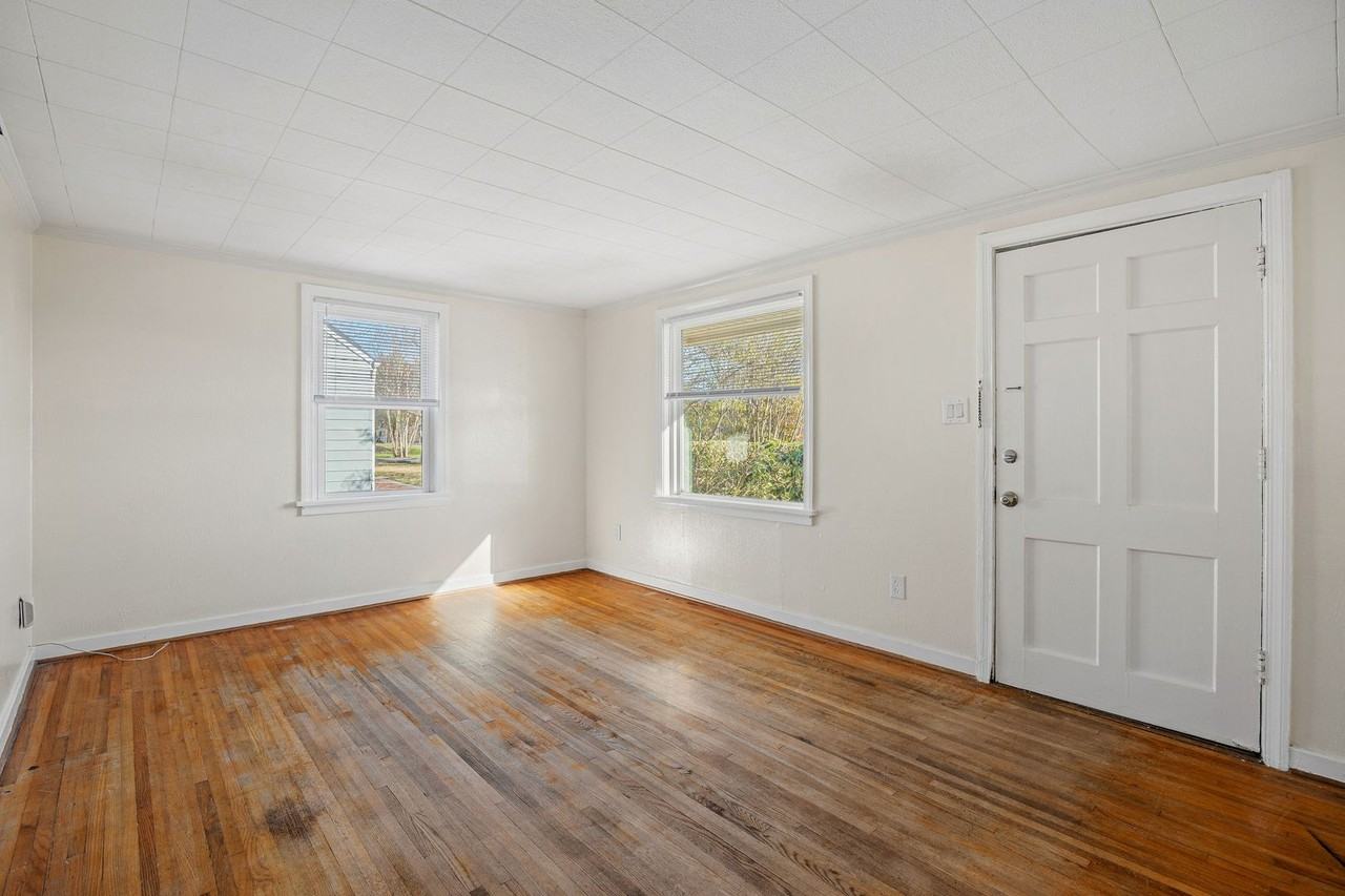 2418 Vernon Rd - Photo 4 of 28