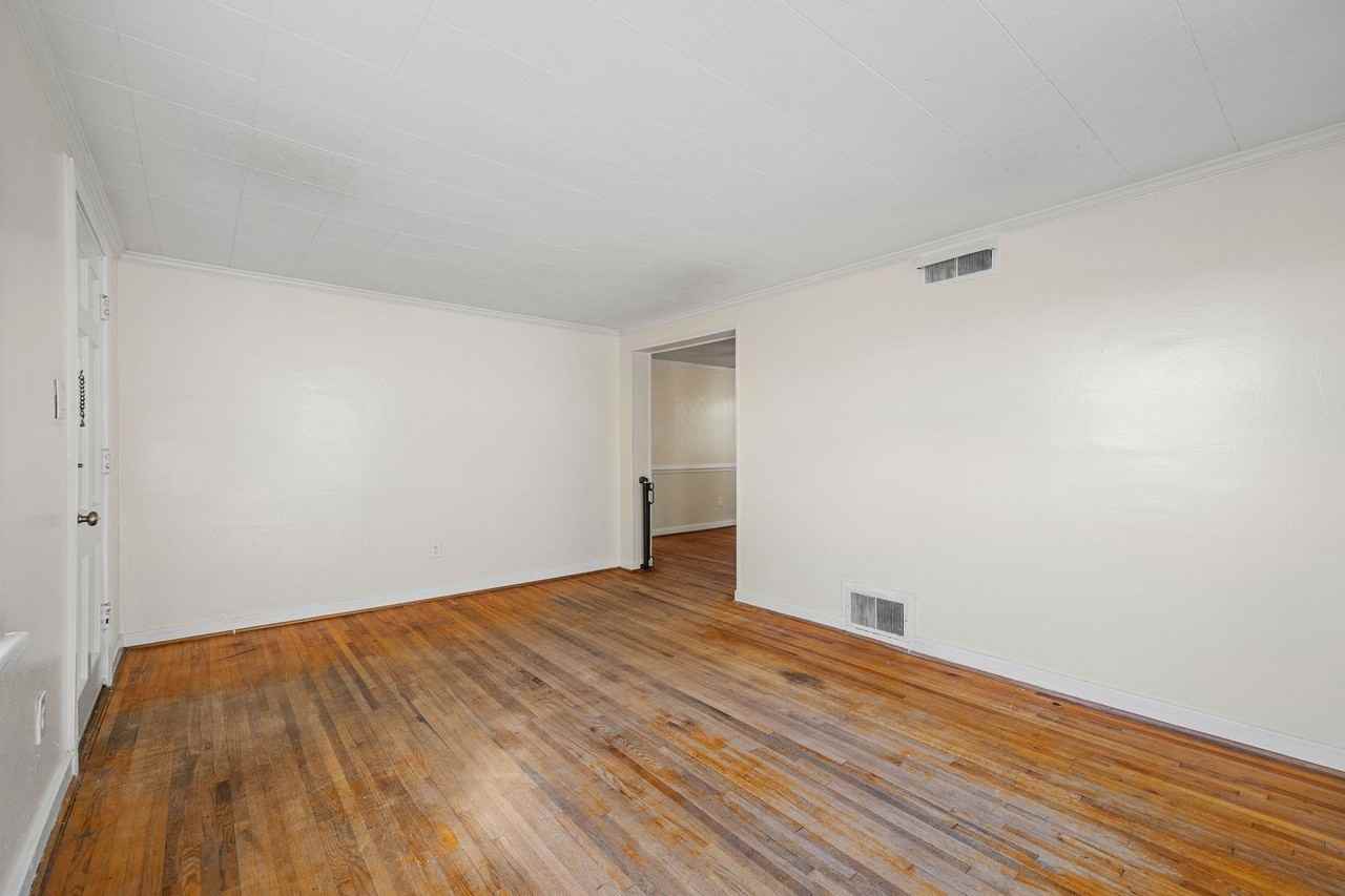 2418 Vernon Rd - Photo 7 of 28