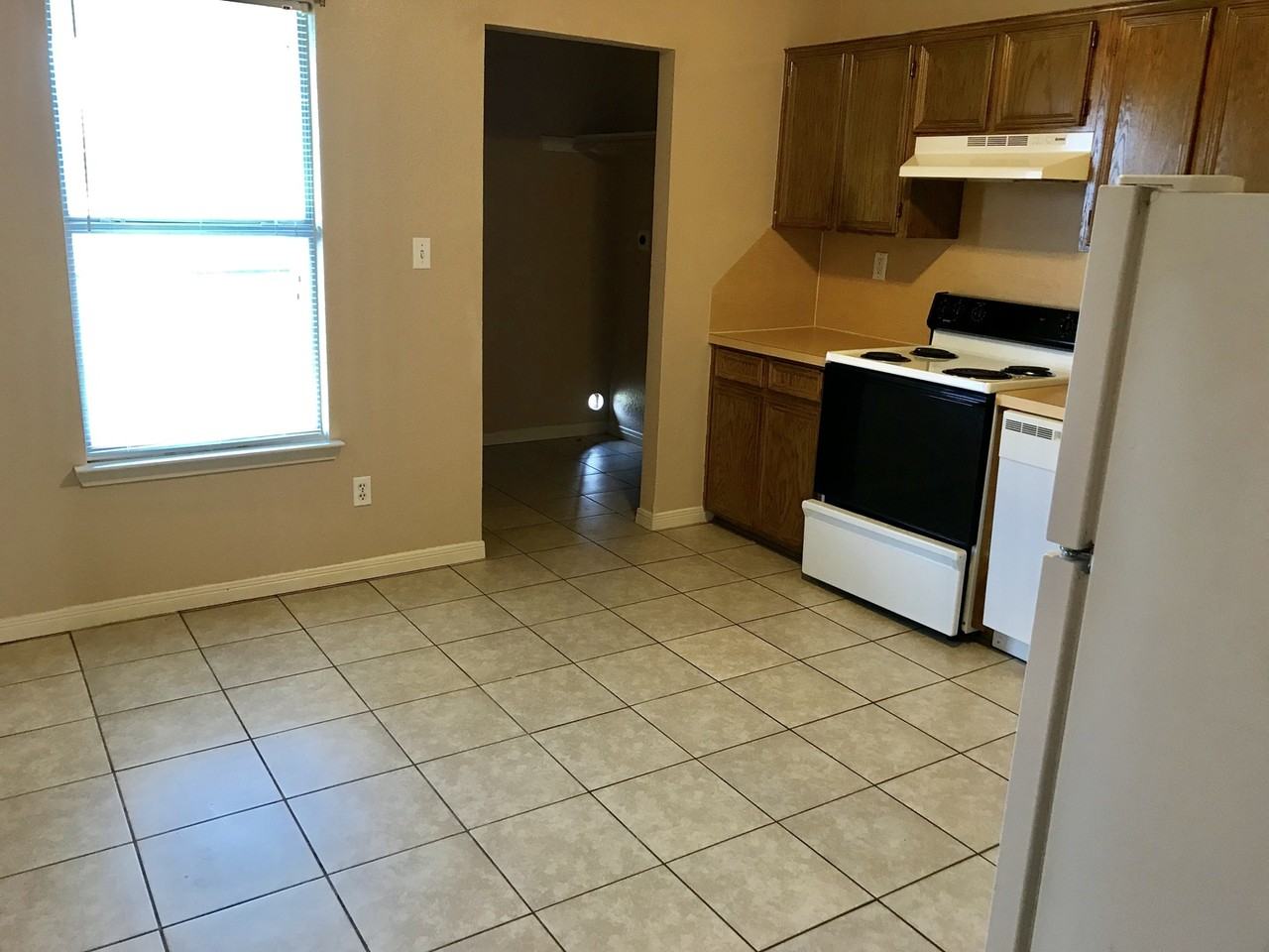 2220 Misty Dr - Photo 3 of 8