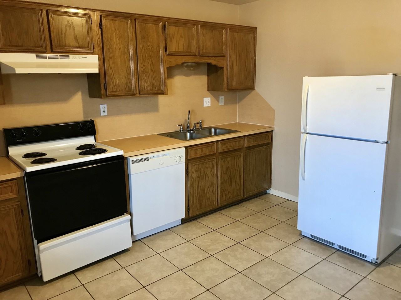 2220 Misty Dr - Photo 4 of 8