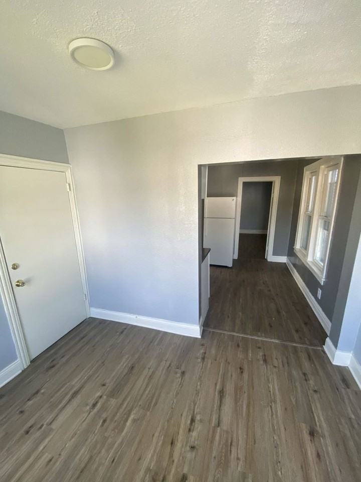 4812 S Elizabeth St - Photo 3 of 14