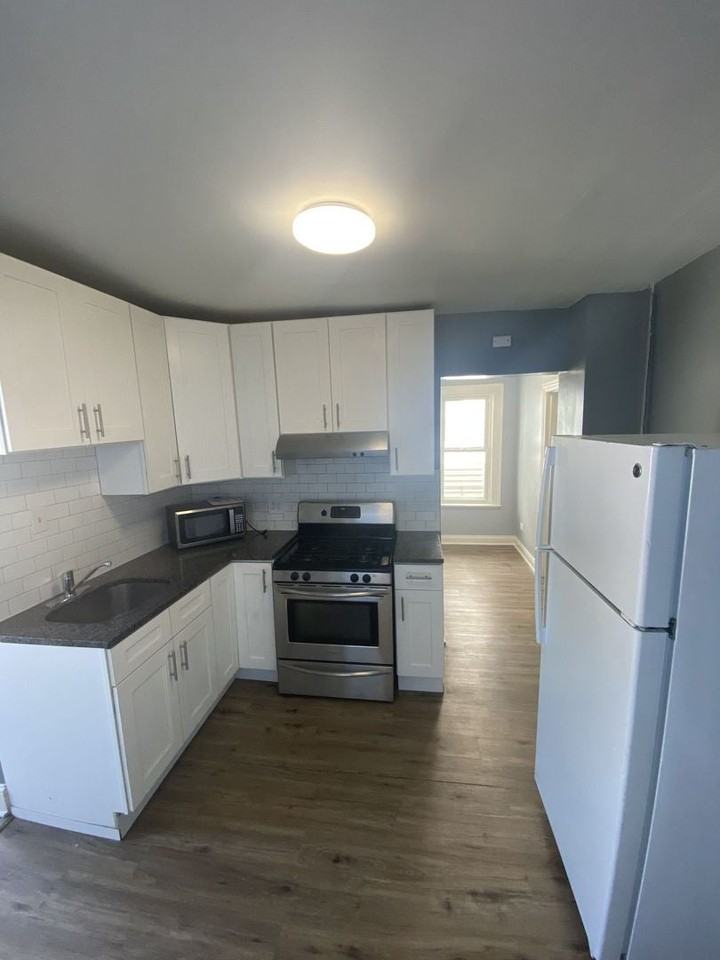 4812 S Elizabeth St - Photo 4 of 14