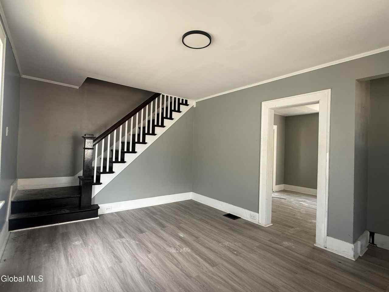 2228 Guilderland Ave - Photo 2 of 11