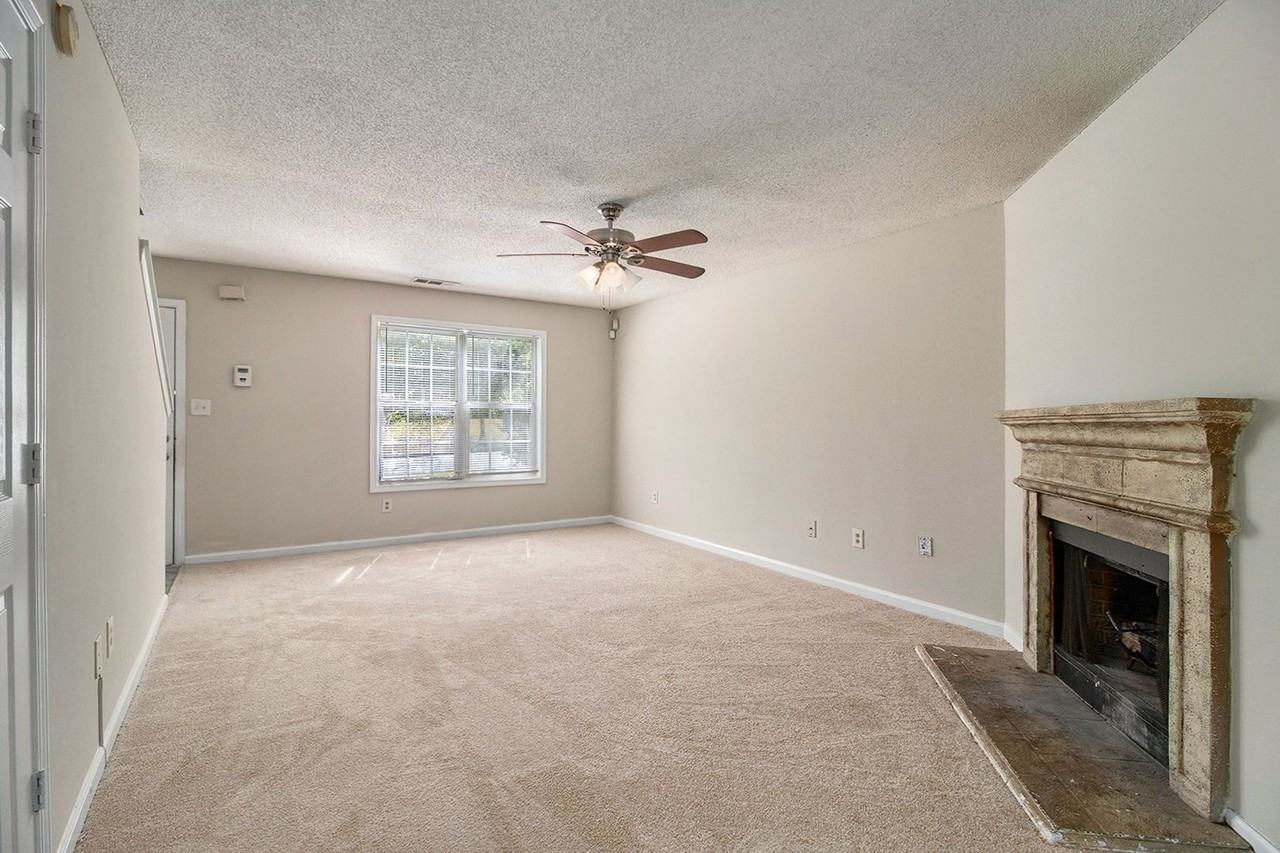 6584 Chestnut Oaks Rdg - Photo 3 of 18