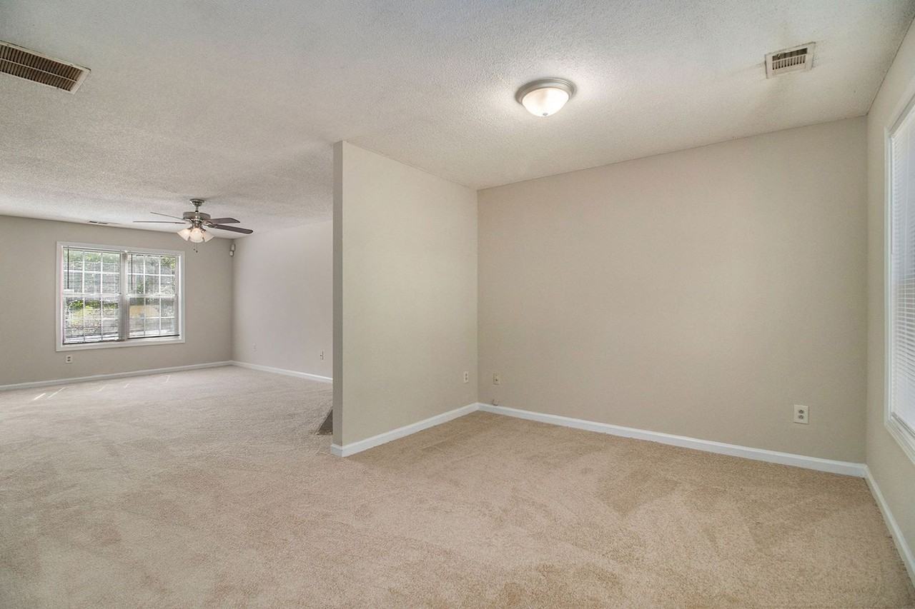 6584 Chestnut Oaks Rdg - Photo 4 of 18