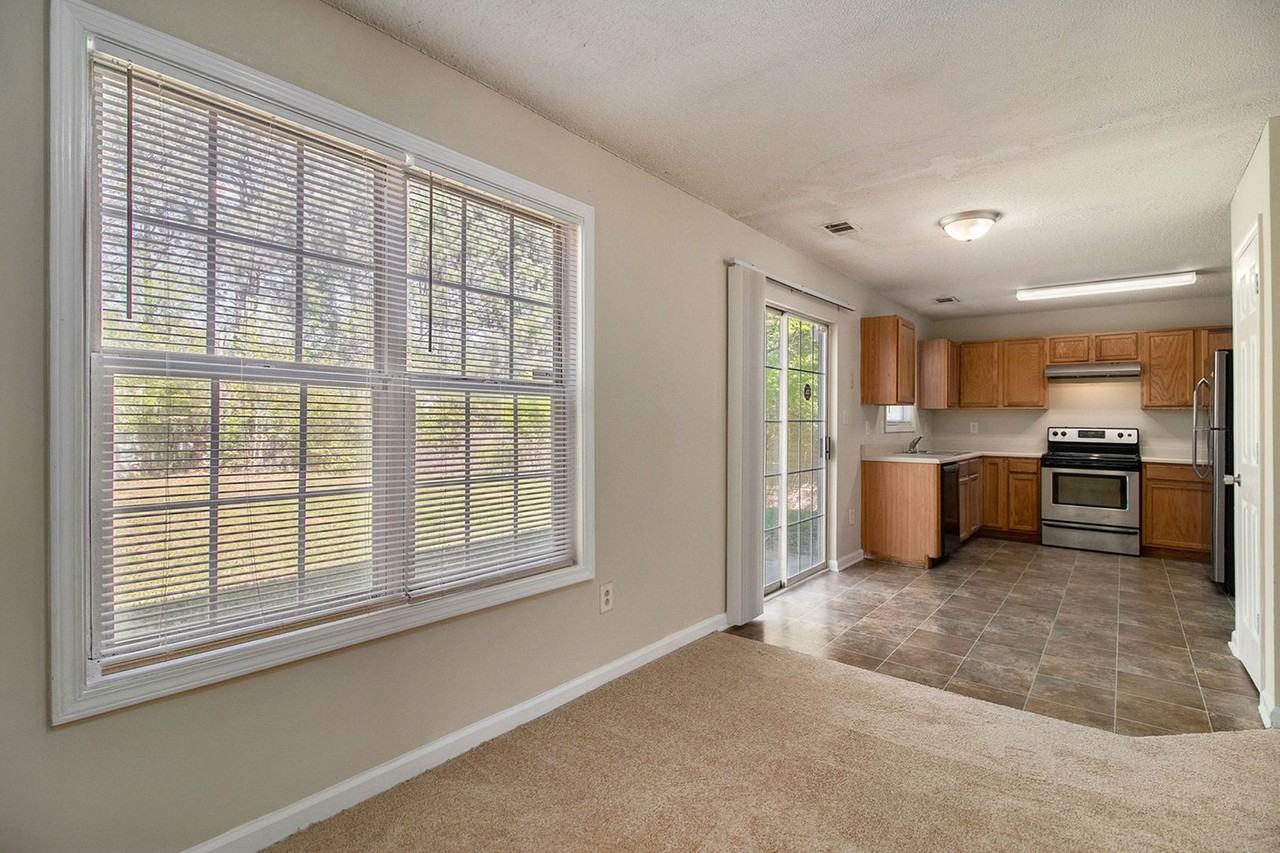 6584 Chestnut Oaks Rdg - Photo 5 of 18