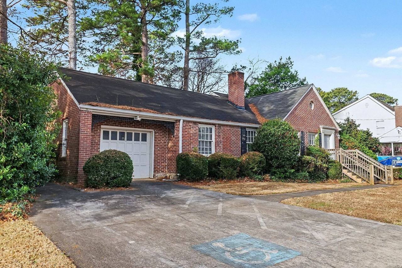 1944 Ridgewood Dr Ne - Photo 2 of 18