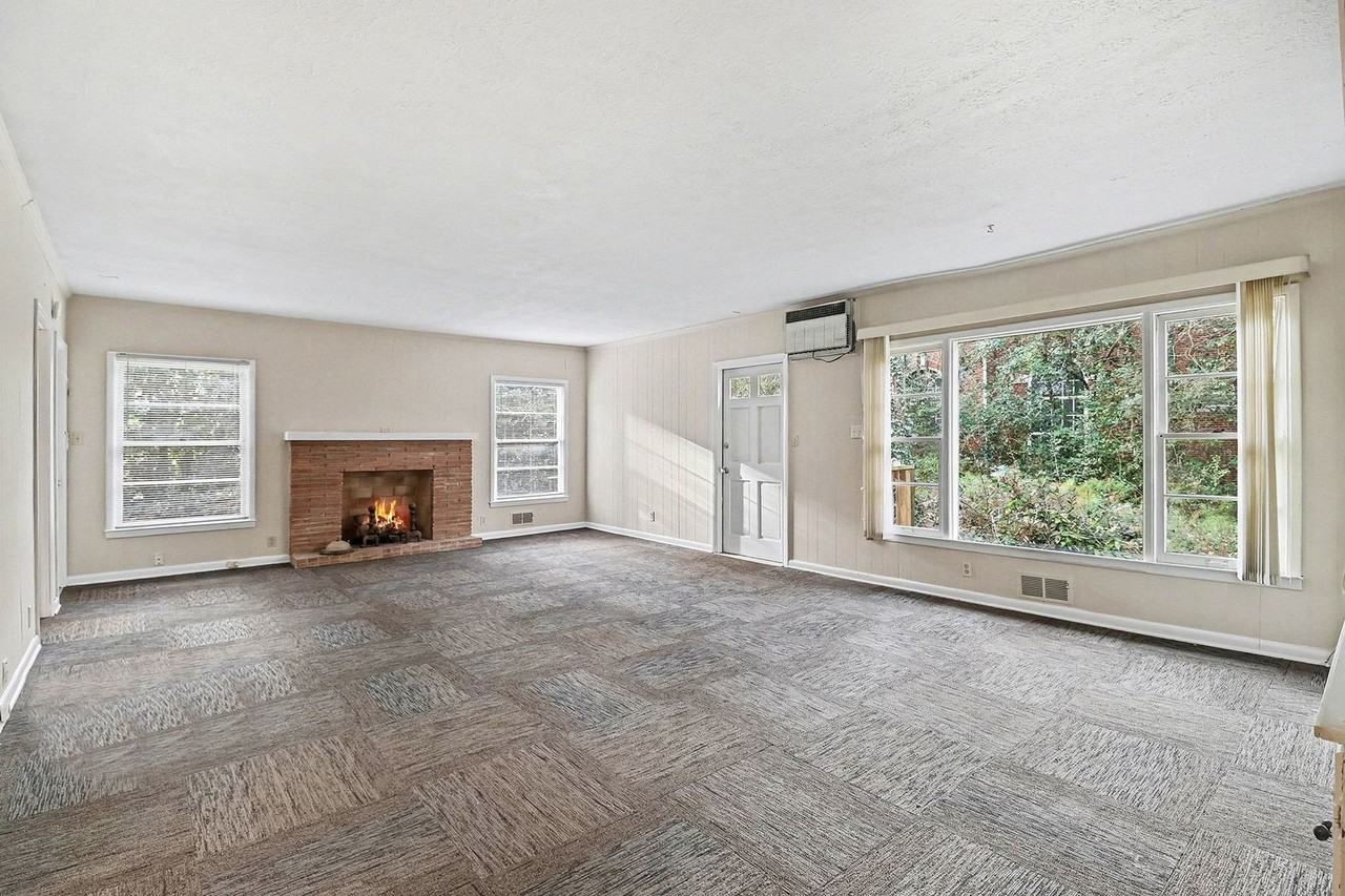 1944 Ridgewood Dr Ne - Photo 3 of 18