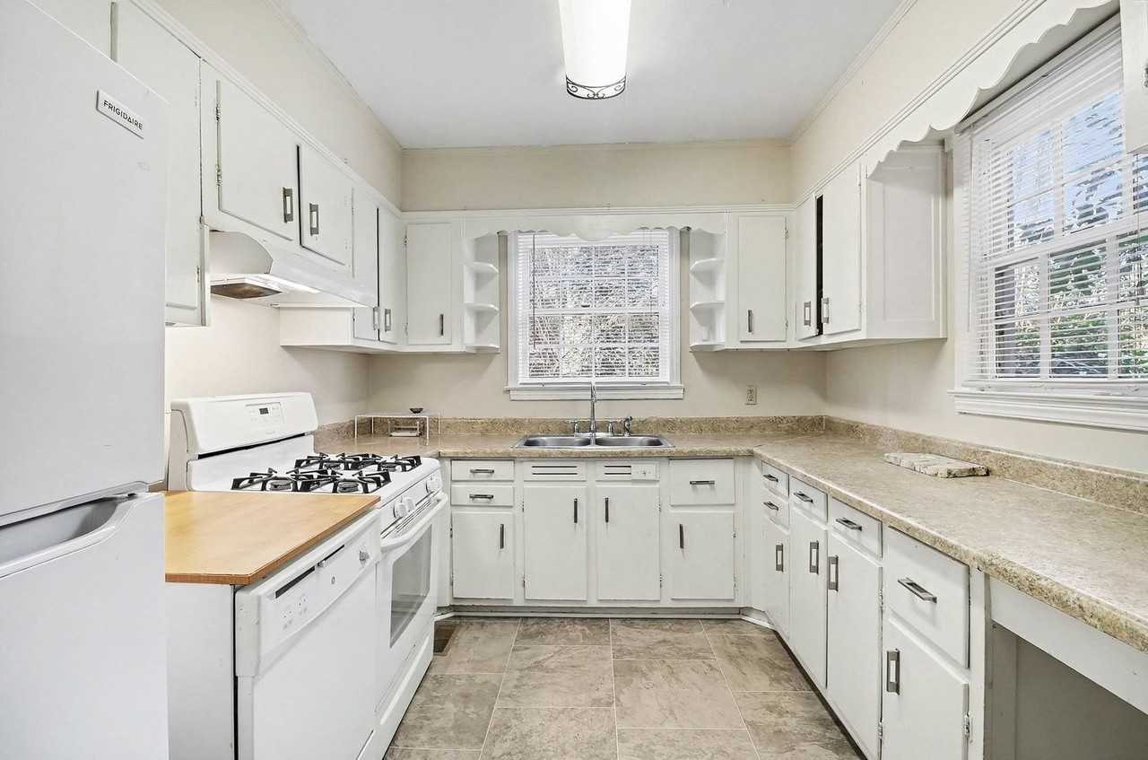 1944 Ridgewood Dr Ne - Photo 7 of 18