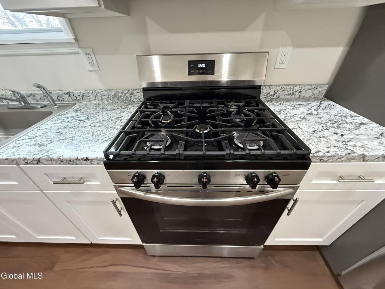 10 Orange St - Photo 7 of 14