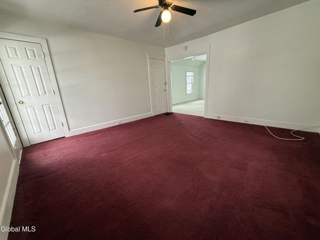 172 Kingsboro Ave - Photo 3 of 11