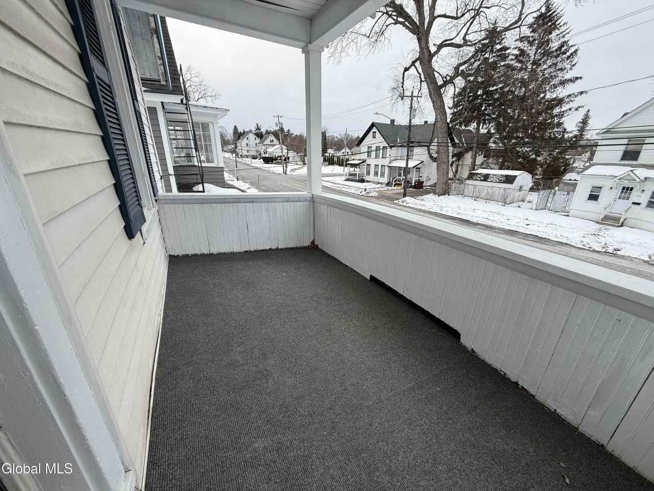 172 Kingsboro Ave - Photo 5 of 11