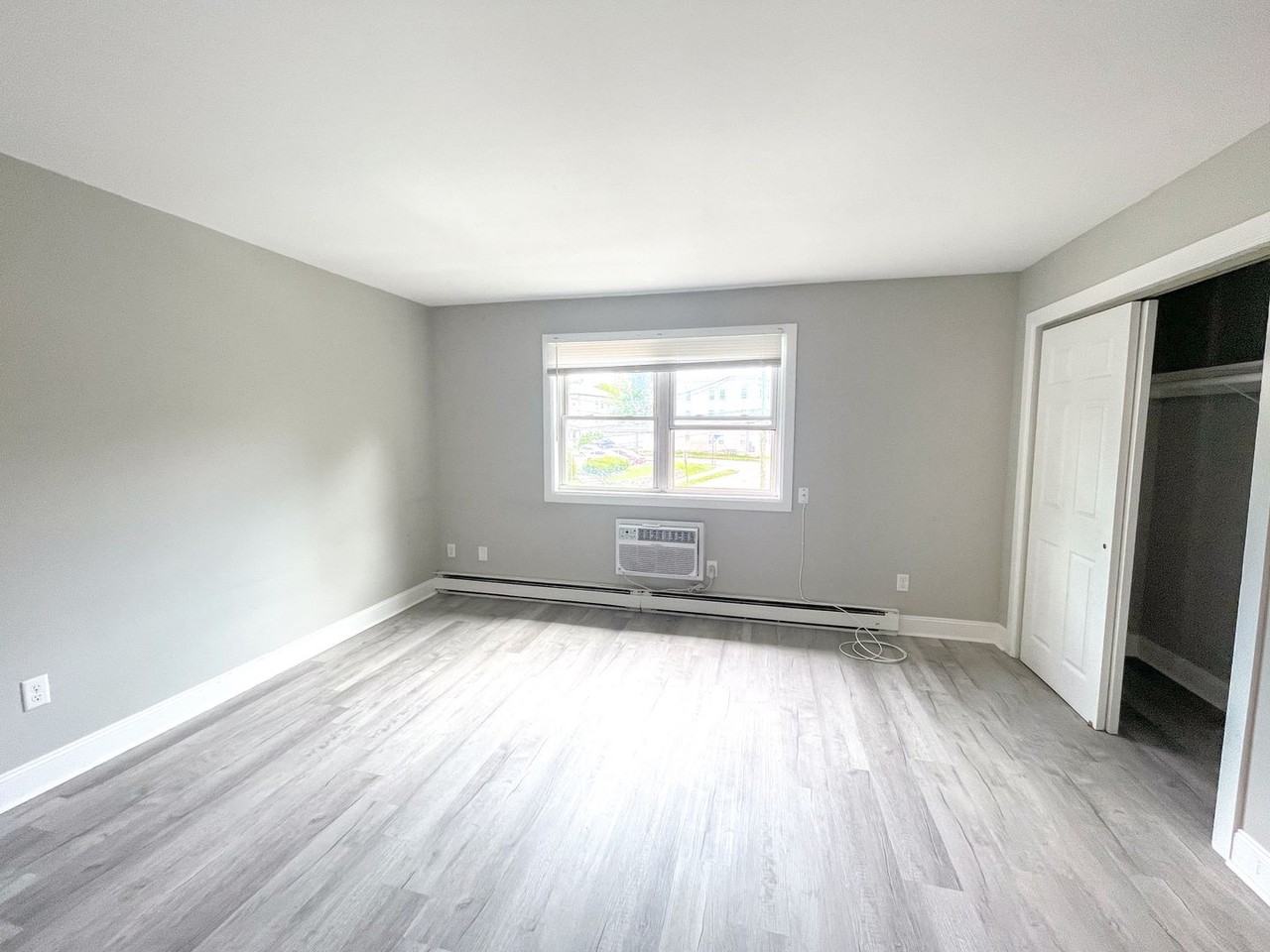 Davis Apartments - Photo 5 of 12