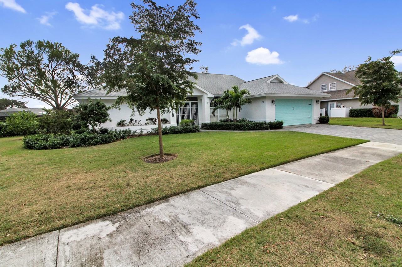 225 Woodingham Ln - Photo 2 of 22